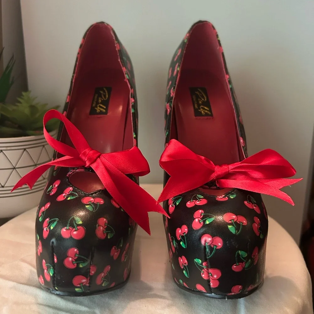 Pin Up Couture Platform Heels - Picture 2 of 8